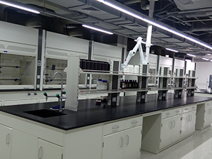 全（quán）鋼（gāng）中央操作台